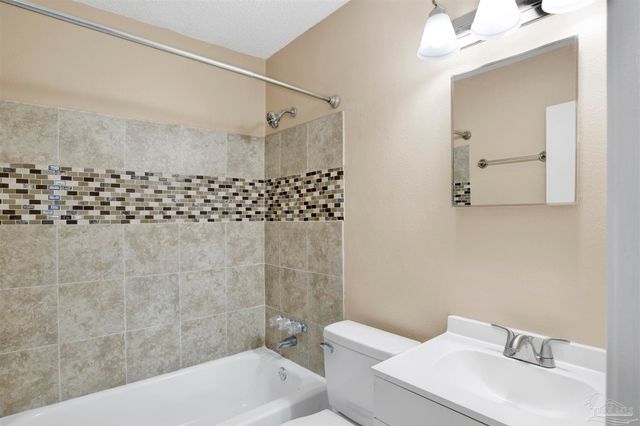 913 Bartow Ave, Pensacola, FL 32507