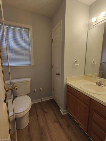 2025 Ardmore Village Lane, Winston-salem, NC 27127