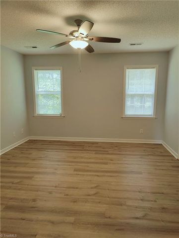 2025 Ardmore Village Lane, Winston-salem, NC 27127