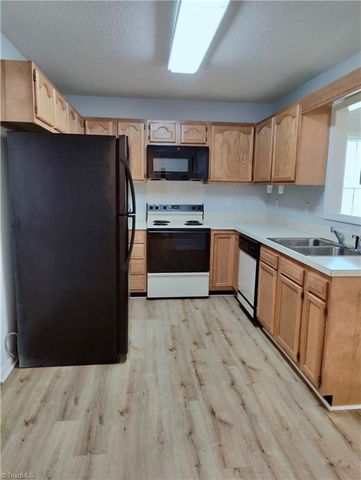 2025 Ardmore Village Lane, Winston-salem, NC 27127