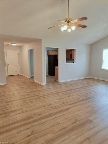 2025 Ardmore Village Lane, Winston-salem, NC 27127