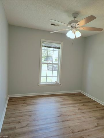 2025 Ardmore Village Lane, Winston-salem, NC 27127