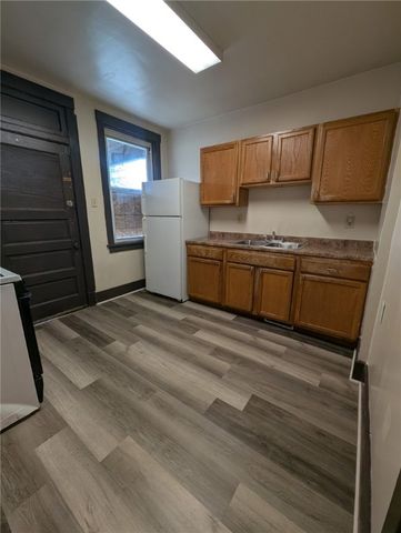 505 Broadway Ave, Mckees Rocks, PA 15136