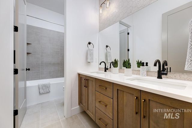 21695 Appaloosa Ave, Star, ID 83669