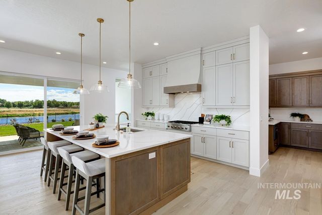 21695 Appaloosa Ave, Star, ID 83669