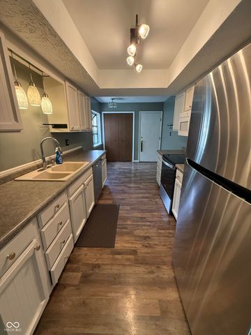 218 Sugarwood Lane, Avon, IN 46123