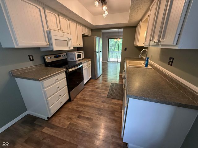 218 Sugarwood Lane, Avon, IN 46123