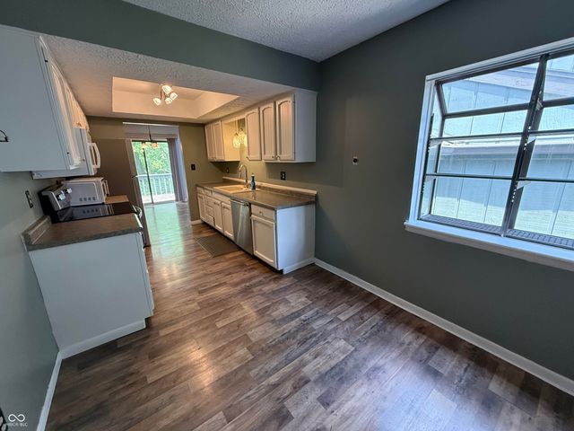 218 Sugarwood Lane, Avon, IN 46123