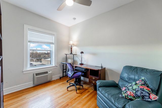 819 Lake Street 3W, Oak Park, IL 60301