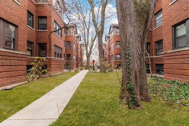 819 Lake Street 3W, Oak Park, IL 60301