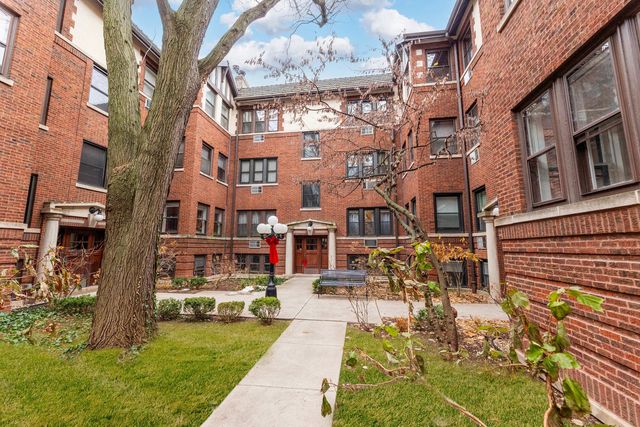 819 Lake Street 3W, Oak Park, IL 60301