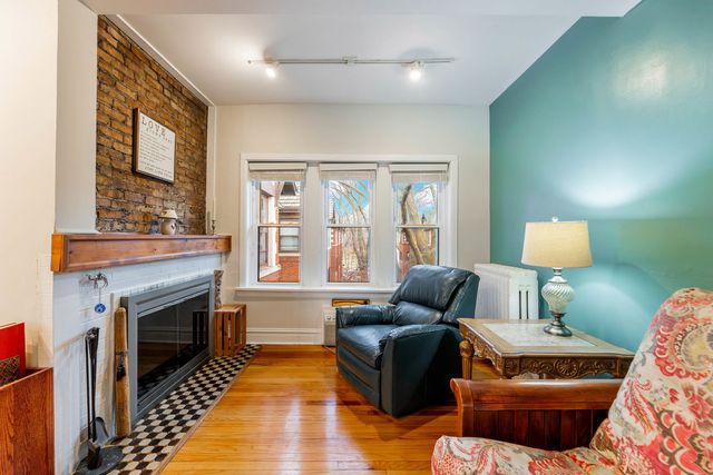 819 Lake Street 3W, Oak Park, IL 60301