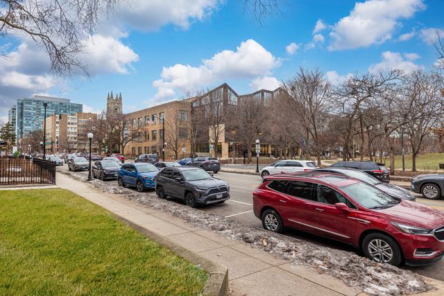 819 Lake Street 3W, Oak Park, IL 60301