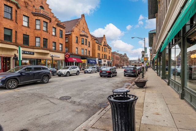 819 Lake Street 3W, Oak Park, IL 60301