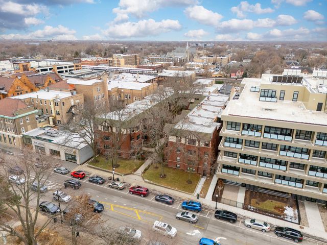 819 Lake Street 3W, Oak Park, IL 60301