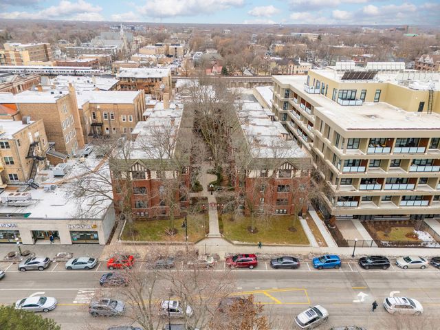 819 Lake Street 3W, Oak Park, IL 60301