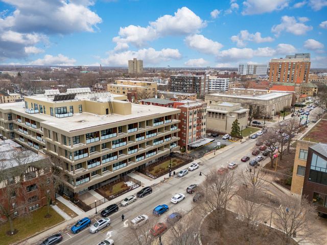 819 Lake Street 3W, Oak Park, IL 60301
