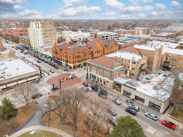 819 Lake Street 3W, Oak Park, IL 60301