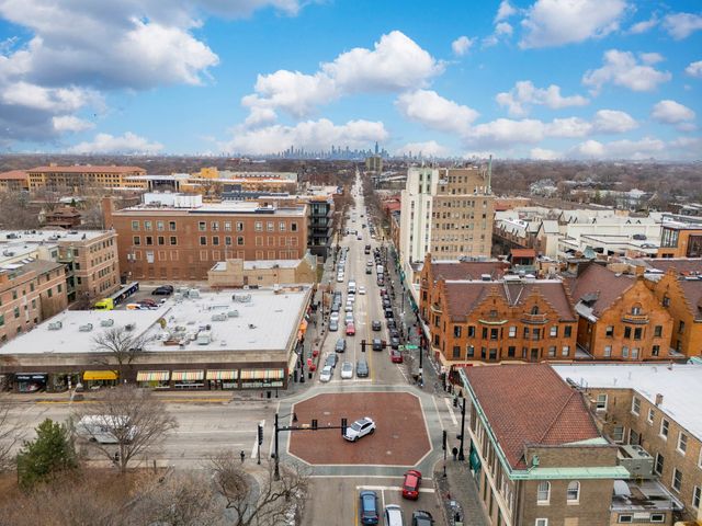 819 Lake Street 3W, Oak Park, IL 60301