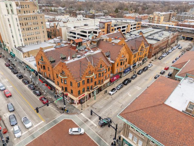 819 Lake Street 3W, Oak Park, IL 60301