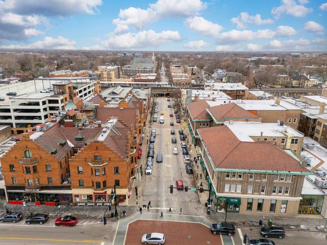 819 Lake Street 3W, Oak Park, IL 60301