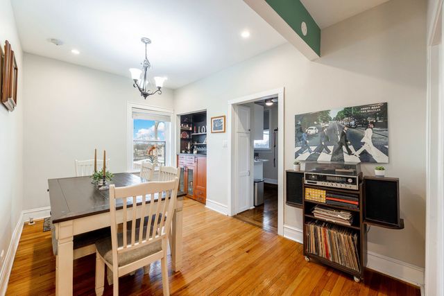 819 Lake Street 3W, Oak Park, IL 60301