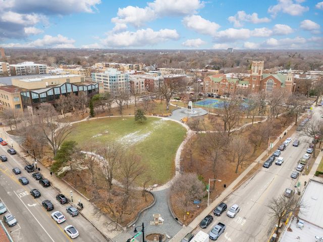 819 Lake Street 3W, Oak Park, IL 60301