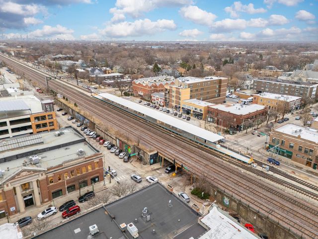 819 Lake Street 3W, Oak Park, IL 60301