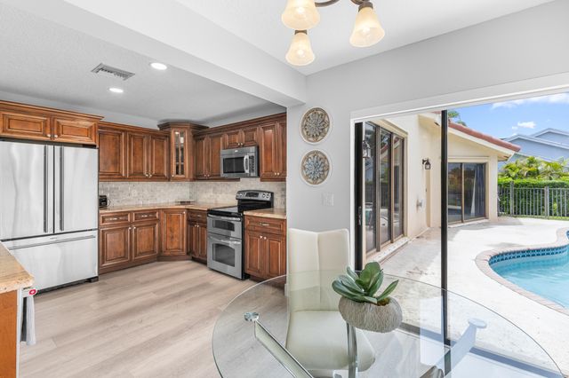 12715 Kingsway Road, Wellington, FL 33414