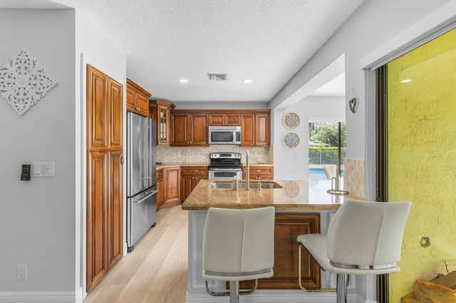12715 Kingsway Road, Wellington, FL 33414