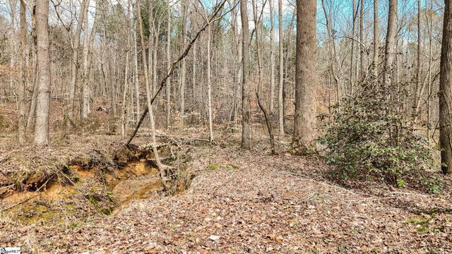 650 Lake Road, Clinton, SC 29325