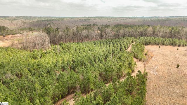 650 Lake Road, Clinton, SC 29325