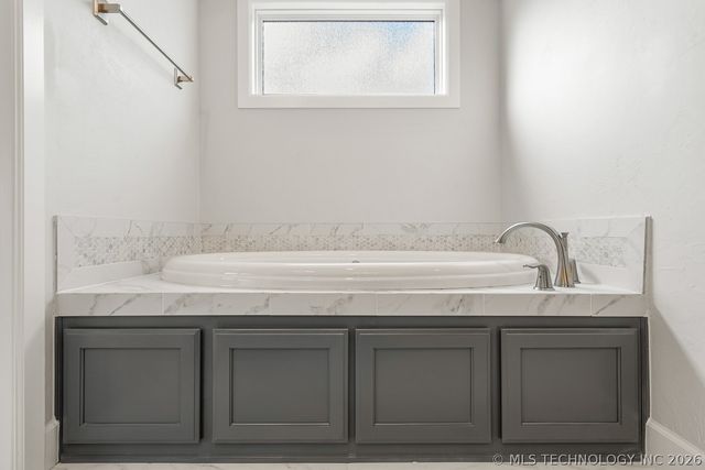 9208 E 62nd Court S, Tulsa, OK 74133