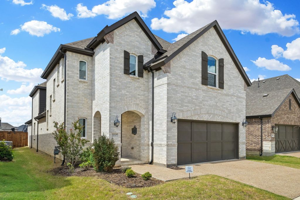 3537 Damsel Mackenzie Street, Lewisville, TX 75056