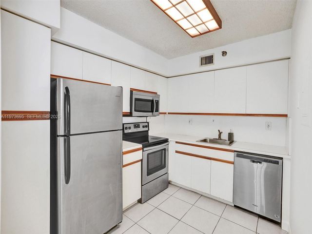 3400 192nd ST 1811, Aventura, FL 33180