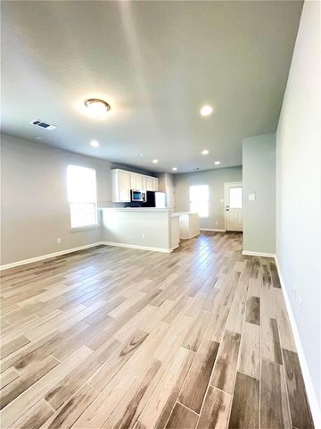 152 Old Stagecoach RD, Jarrell, TX 76537