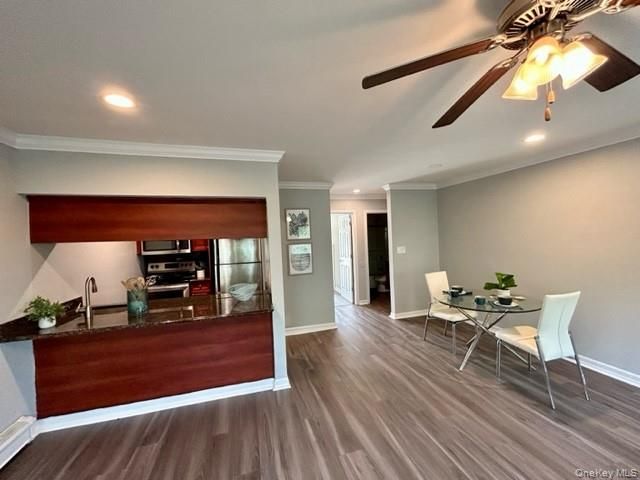 184 Hallock Road 3A2, Lake Grove, NY 11755