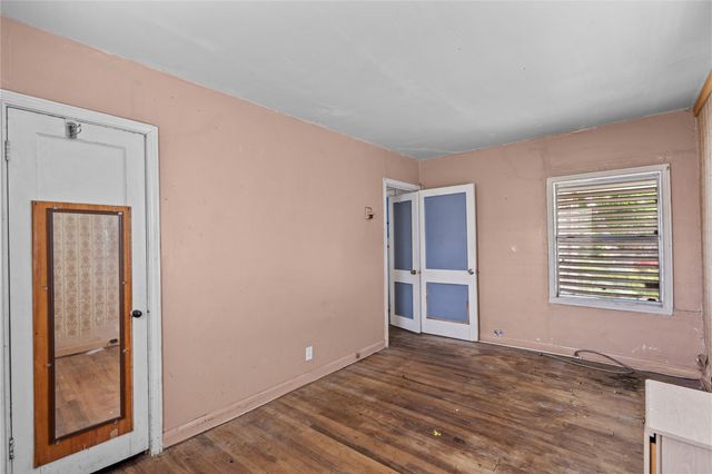 1210 10th Avenue N, Texas City, TX 77590
