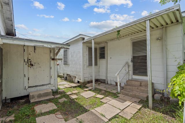 1210 10th Avenue N, Texas City, TX 77590
