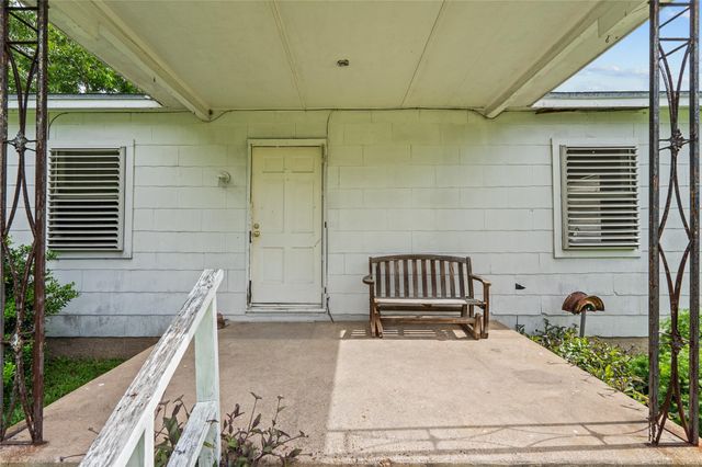 1210 10th Avenue N, Texas City, TX 77590