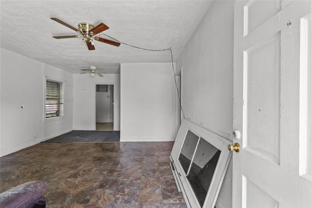 1210 10th Avenue N, Texas City, TX 77590