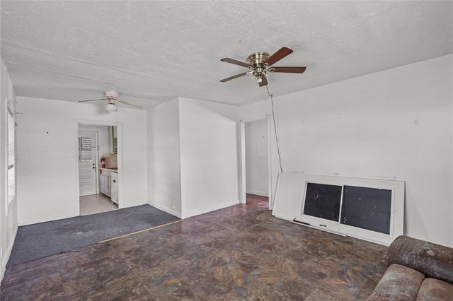 1210 10th Avenue N, Texas City, TX 77590