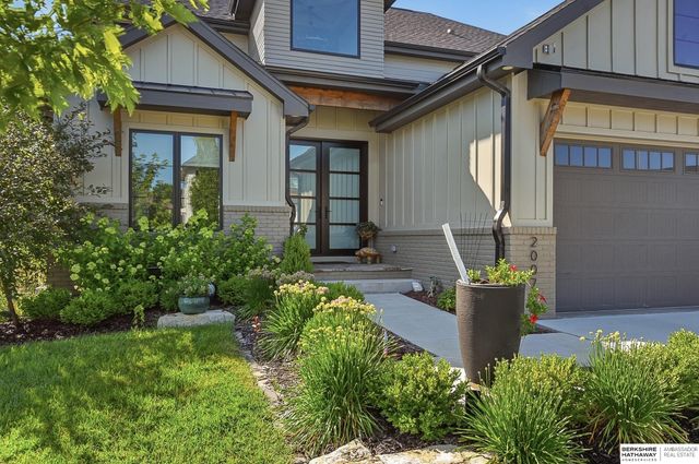 2007 S 211 Street, Elkhorn, NE 68022