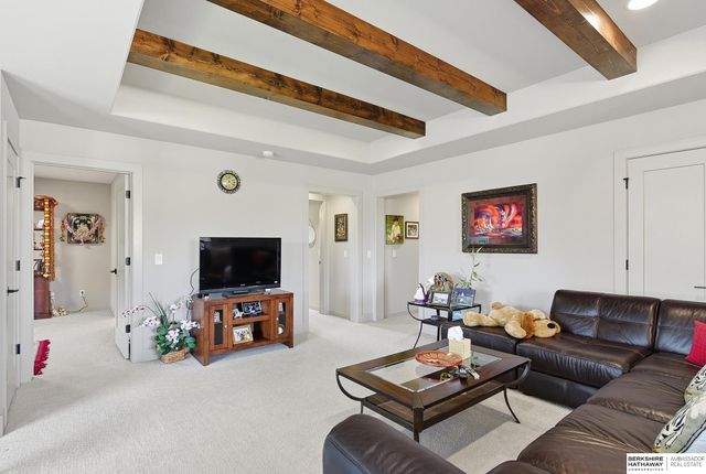 2007 S 211 Street, Elkhorn, NE 68022