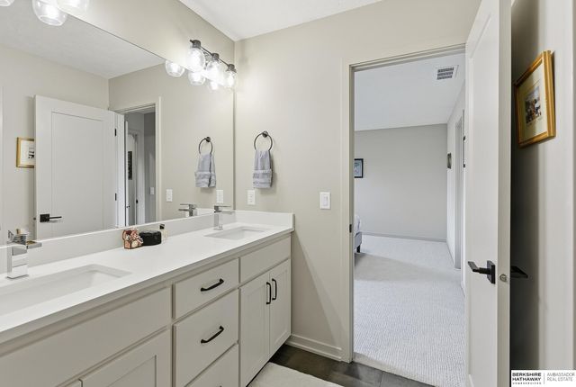 2007 S 211 Street, Elkhorn, NE 68022