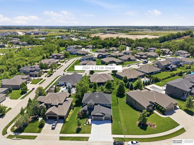 2007 S 211 Street, Elkhorn, NE 68022
