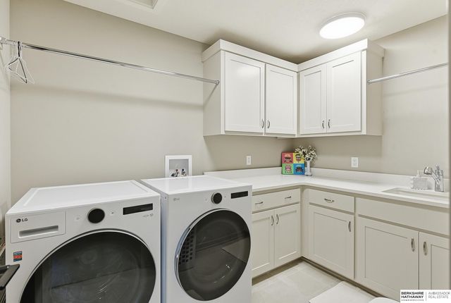 2007 S 211 Street, Elkhorn, NE 68022