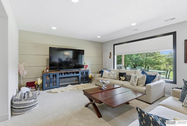 2007 S 211 Street, Elkhorn, NE 68022