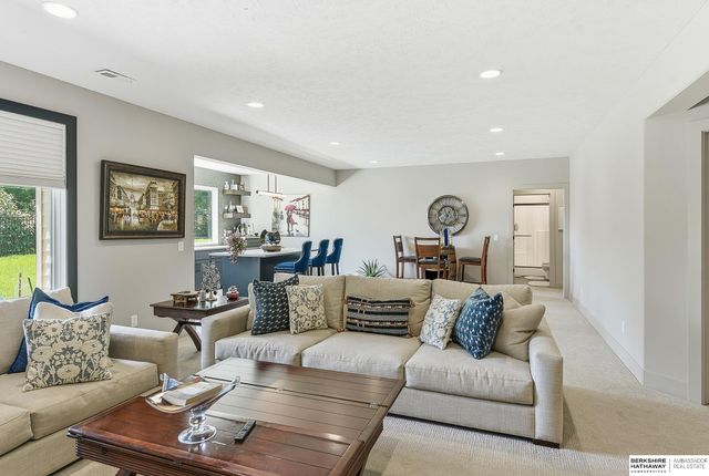 2007 S 211 Street, Elkhorn, NE 68022