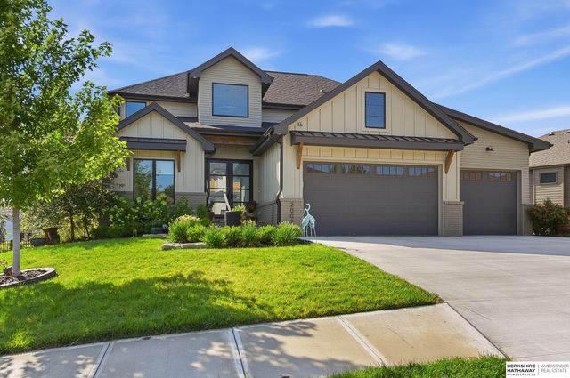 2007 S 211 Street, Elkhorn, NE 68022